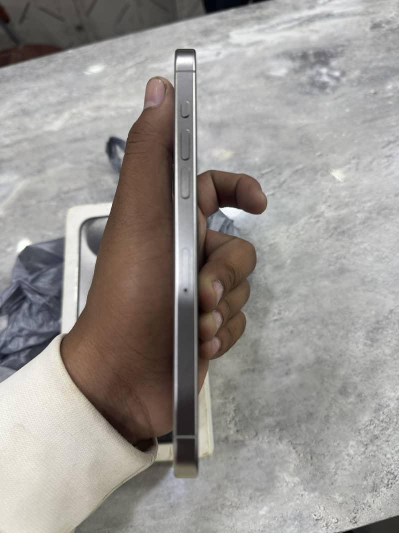 Apple iPhone 15 Pro Max 4