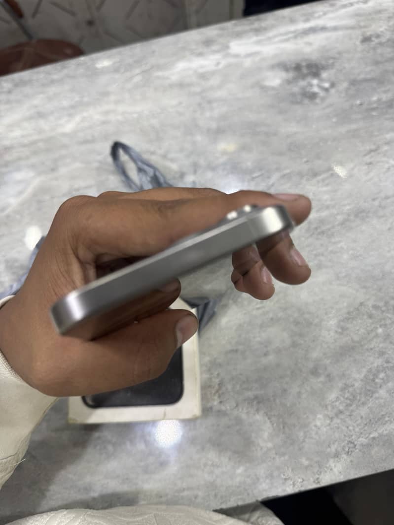 Apple iPhone 15 Pro Max 6