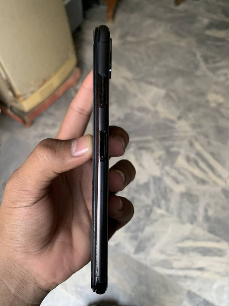 Apple iPhone XS Max 3