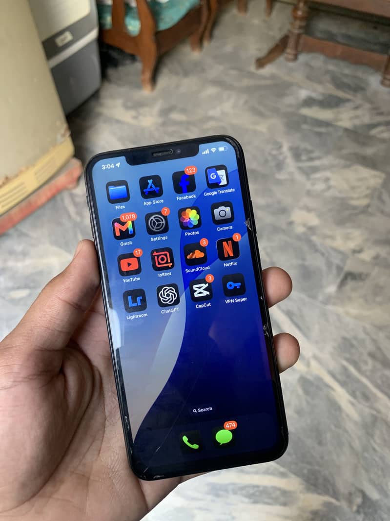 Apple iPhone XS Max 4