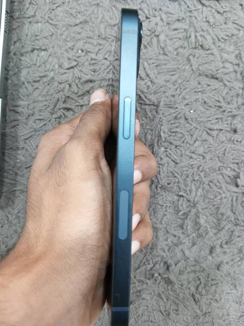 Apple iPhone 13 2
