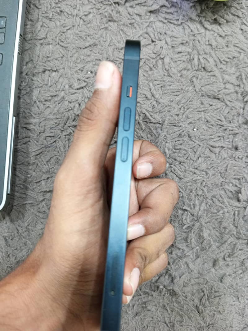 Apple iPhone 13 4