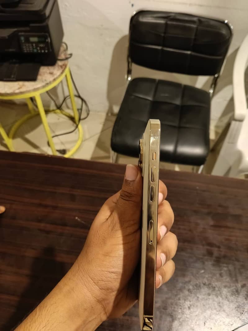 Apple iPhone 14 Pro Max 0