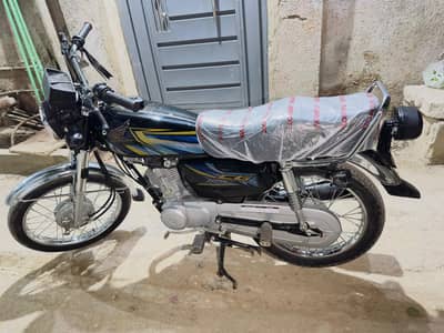 cg 125 2026 model applied 10/10 condition made black howa va bike per