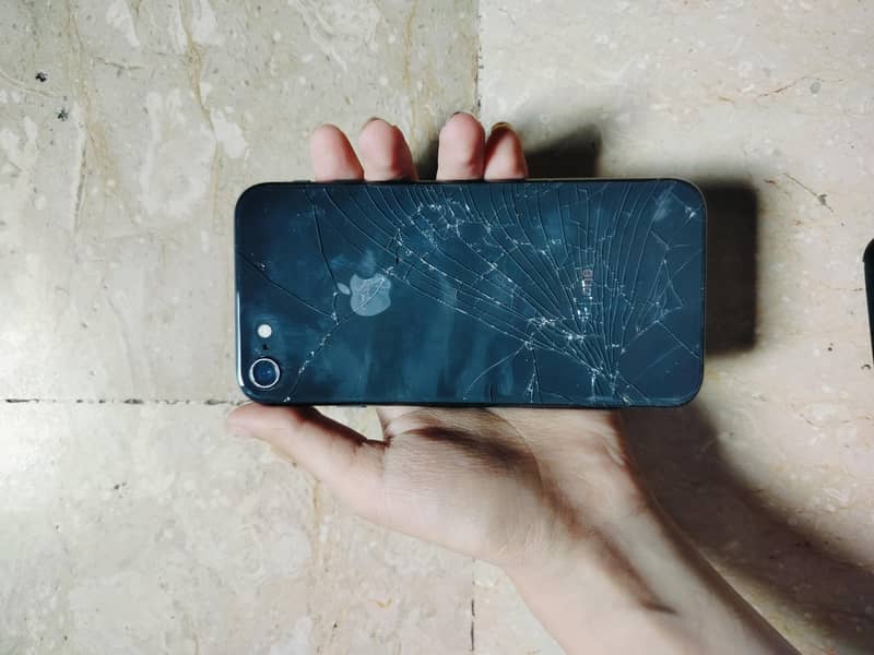Apple iPhone 8 1