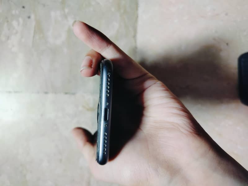 Apple iPhone 8 5