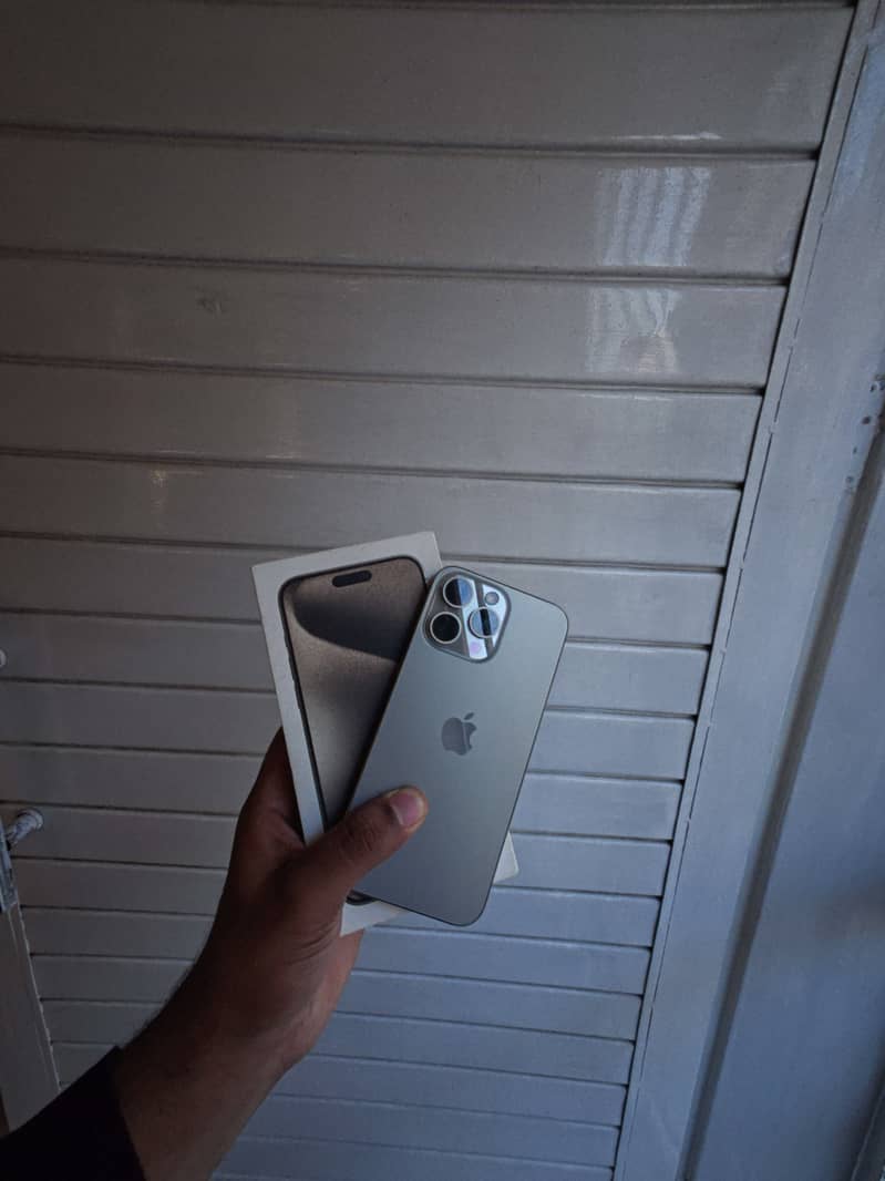 Apple iPhone 15 Pro Max 3