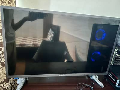 Ecostar 32inch Led-- with original stand and remote 10/10 condition