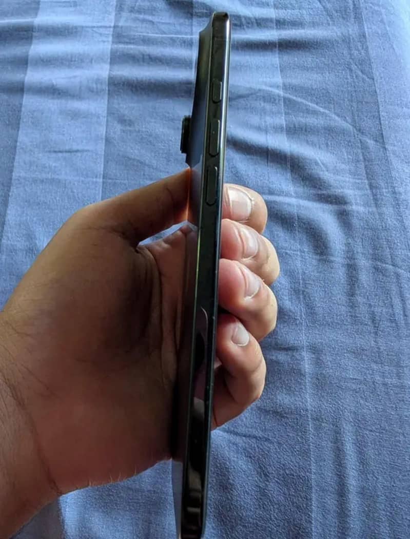 Apple iPhone 17 4