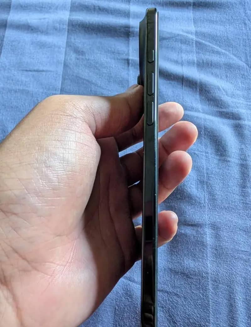 Apple iPhone 17 5