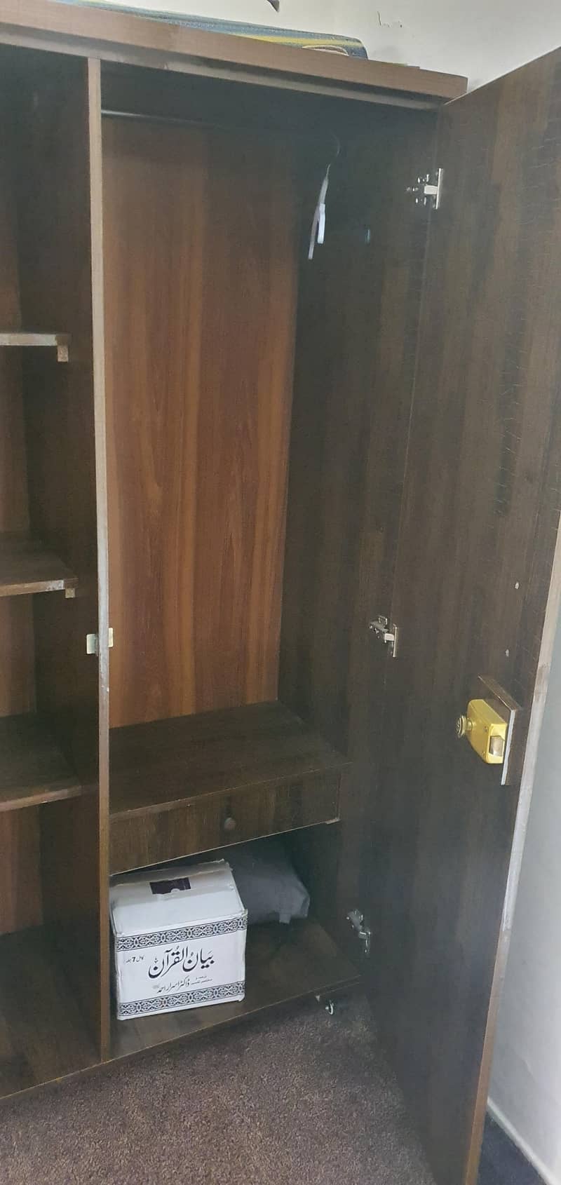 wardrobe 0