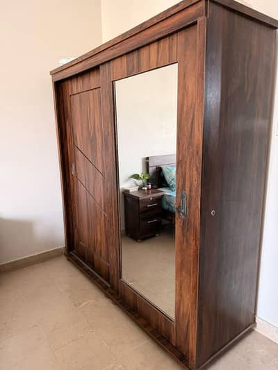 Sliding Door wardrobe in new condition