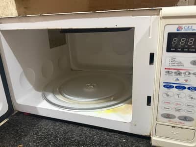 Full size Microwave mint condition for sale dawlance