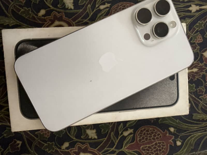 Apple iPhone 15 Pro Max 0
