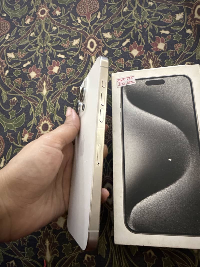 Apple iPhone 15 Pro Max 2