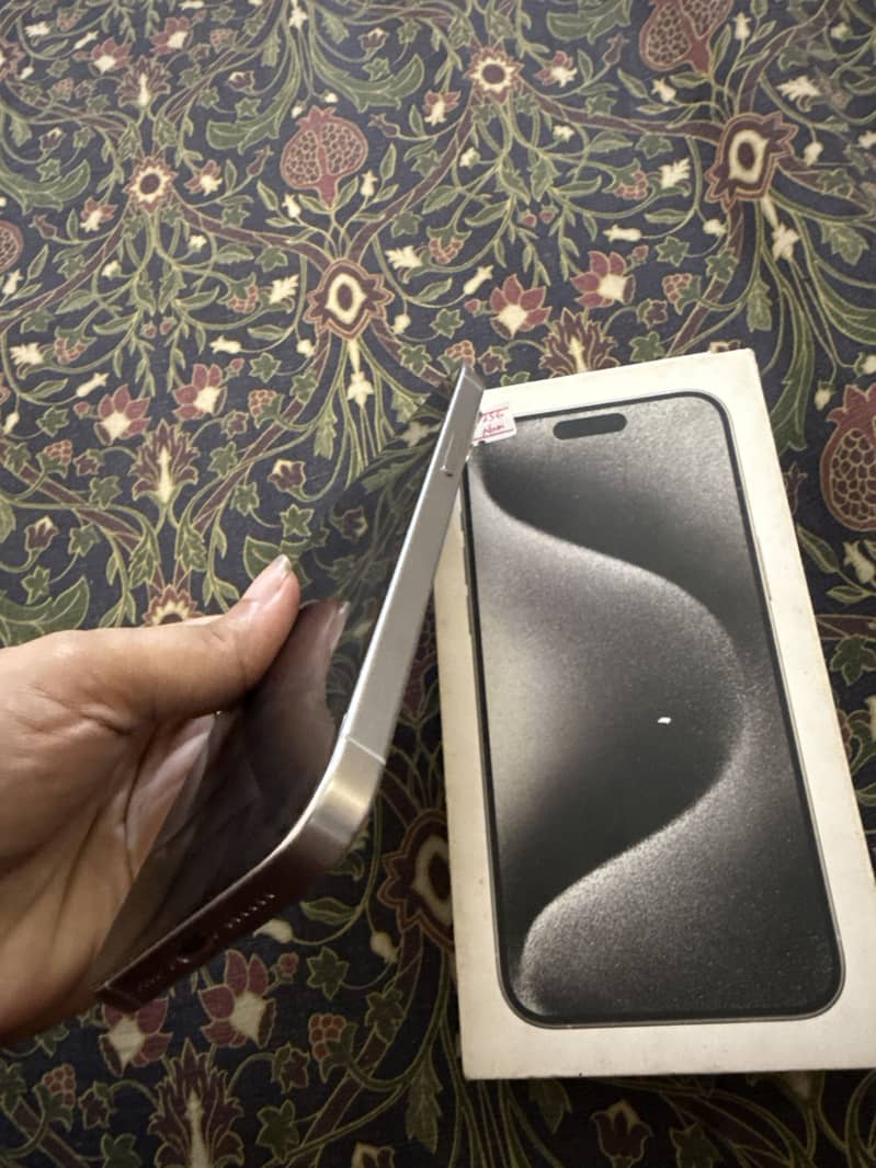 Apple iPhone 15 Pro Max 3