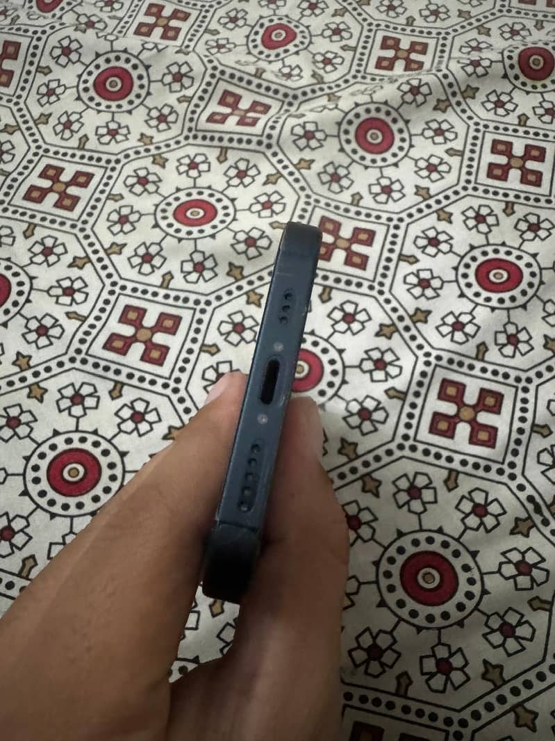 Apple iPhone 13 7