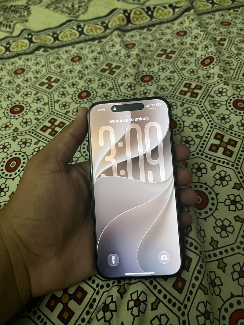 Apple iPhone 15 Pro 0