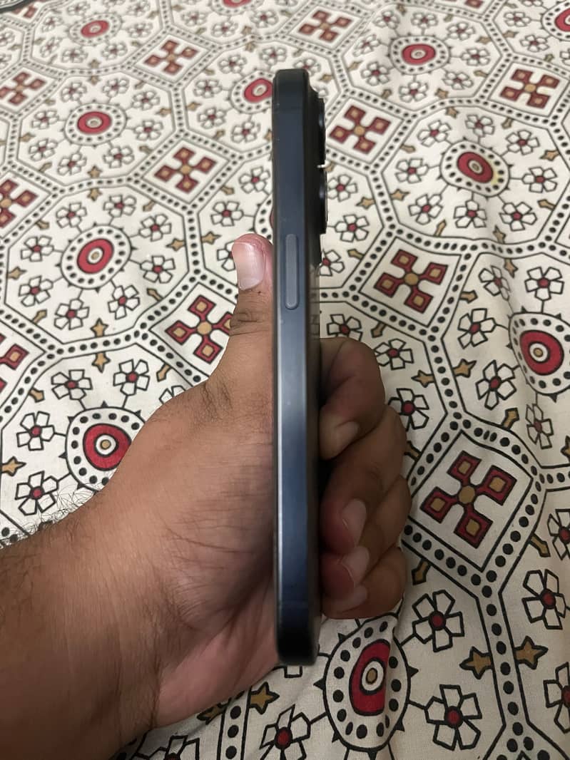 Apple iPhone 15 Pro 4