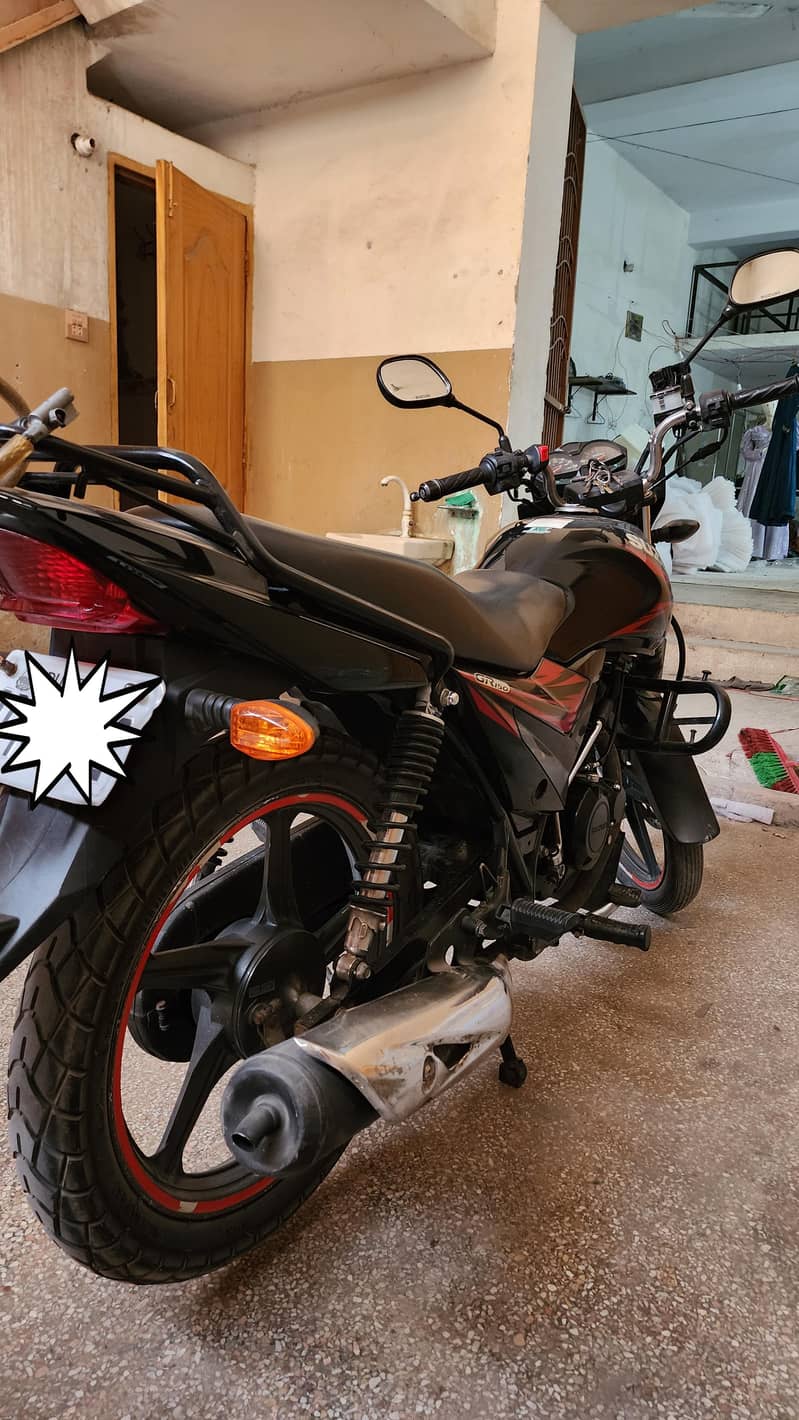 Suzuki GR150 2