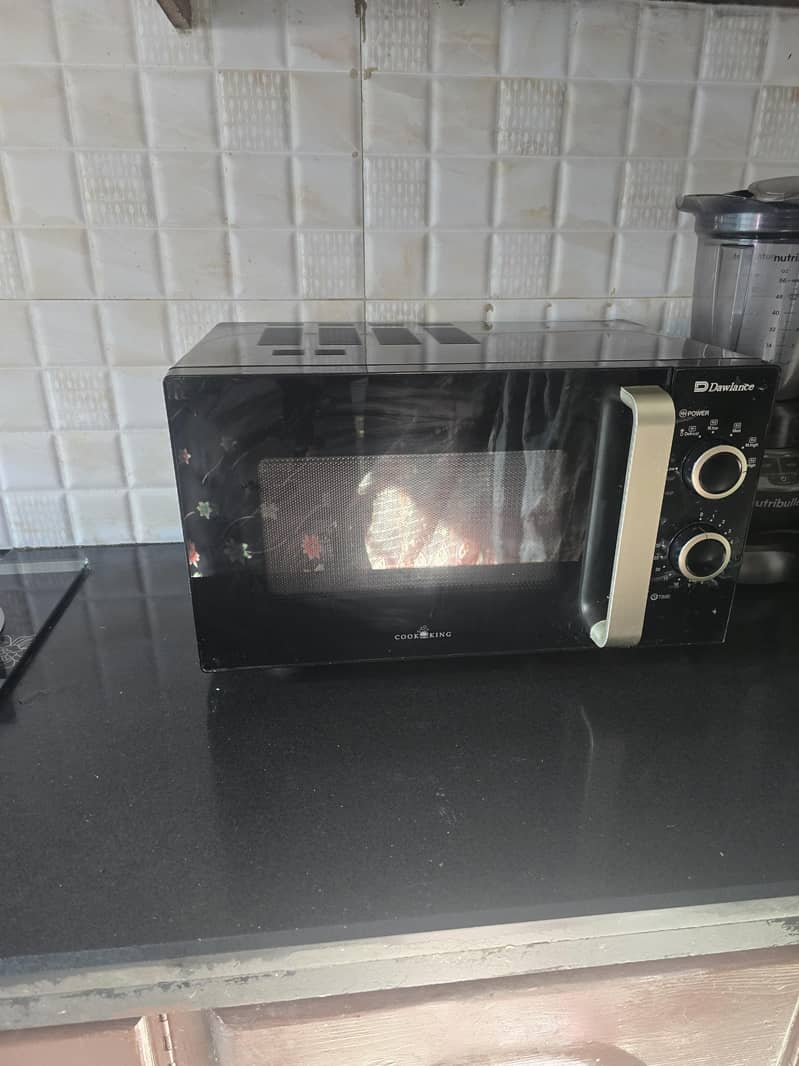microwave . dawlance 0
