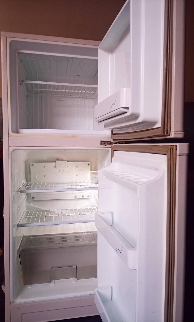 Refrigerator 0