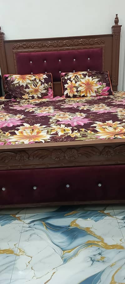Bed for sale 6 feet leghth . . . 5.5 width