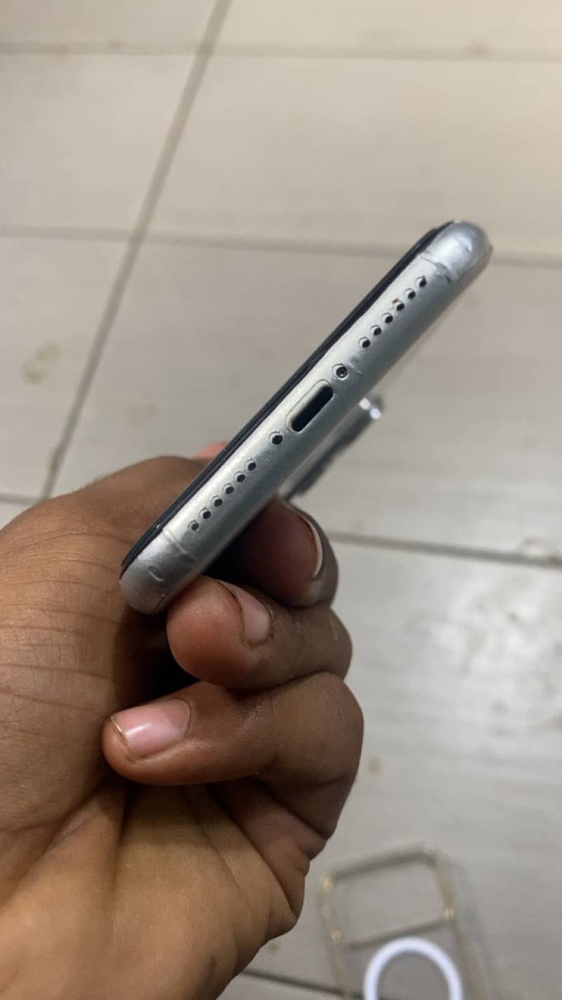 Apple iPhone XR 1
