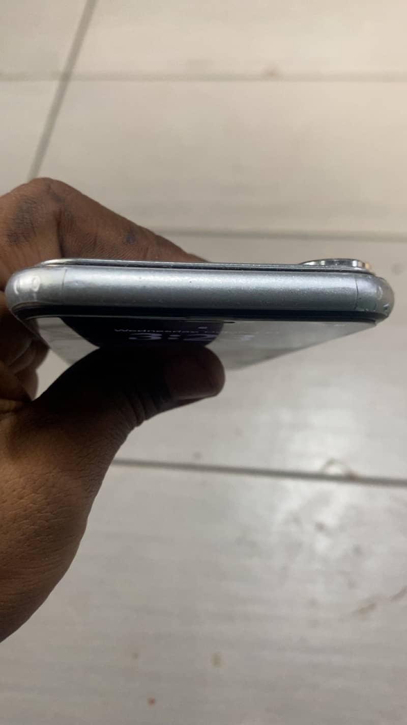 Apple iPhone XR 4