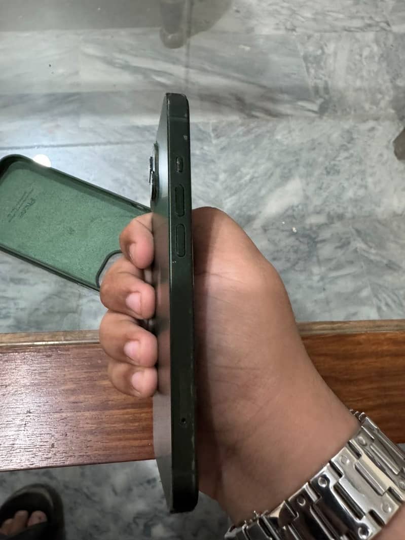 Apple iPhone 13 3