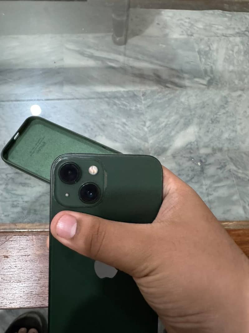 Apple iPhone 13 6