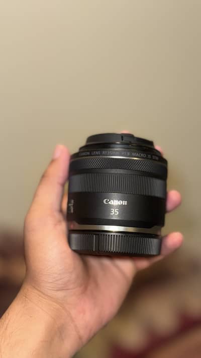Canon RF 35mm f1.8 Macro IS STM Lens
