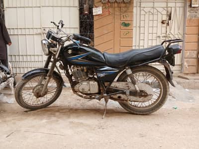 Suzuki GS 150 2015