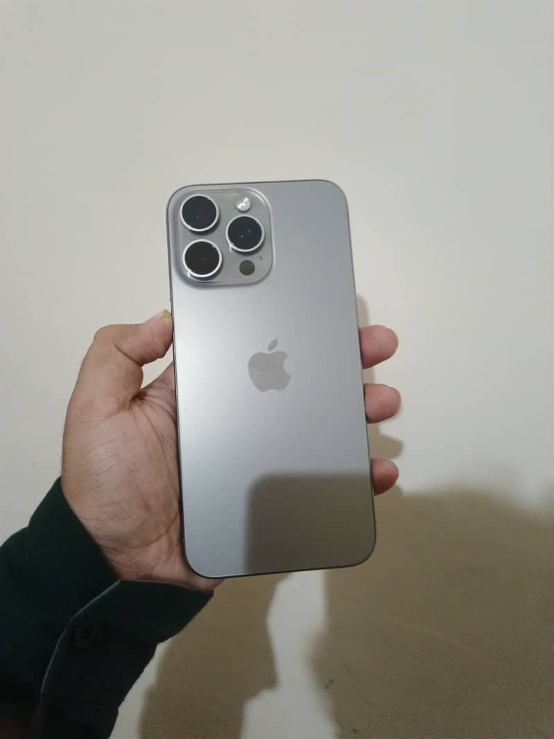 Apple iPhone 15 Pro Max 0