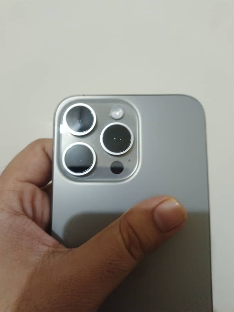 Apple iPhone 15 Pro Max 2