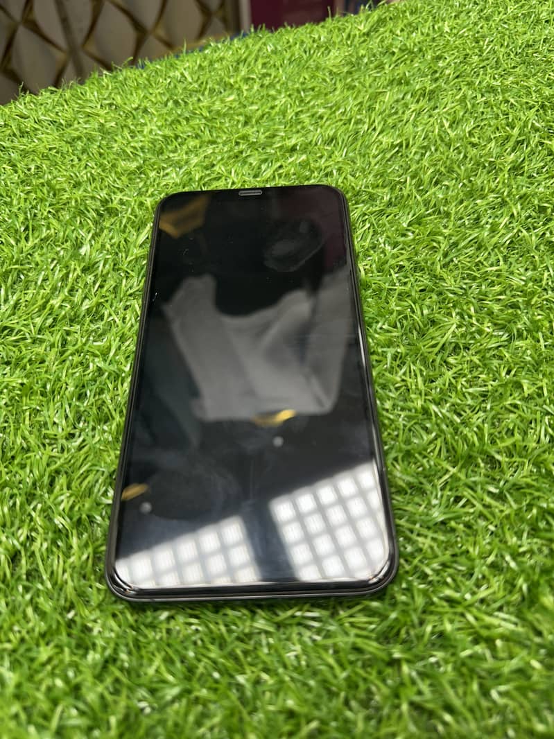 iPhone 11 Pro Max 4