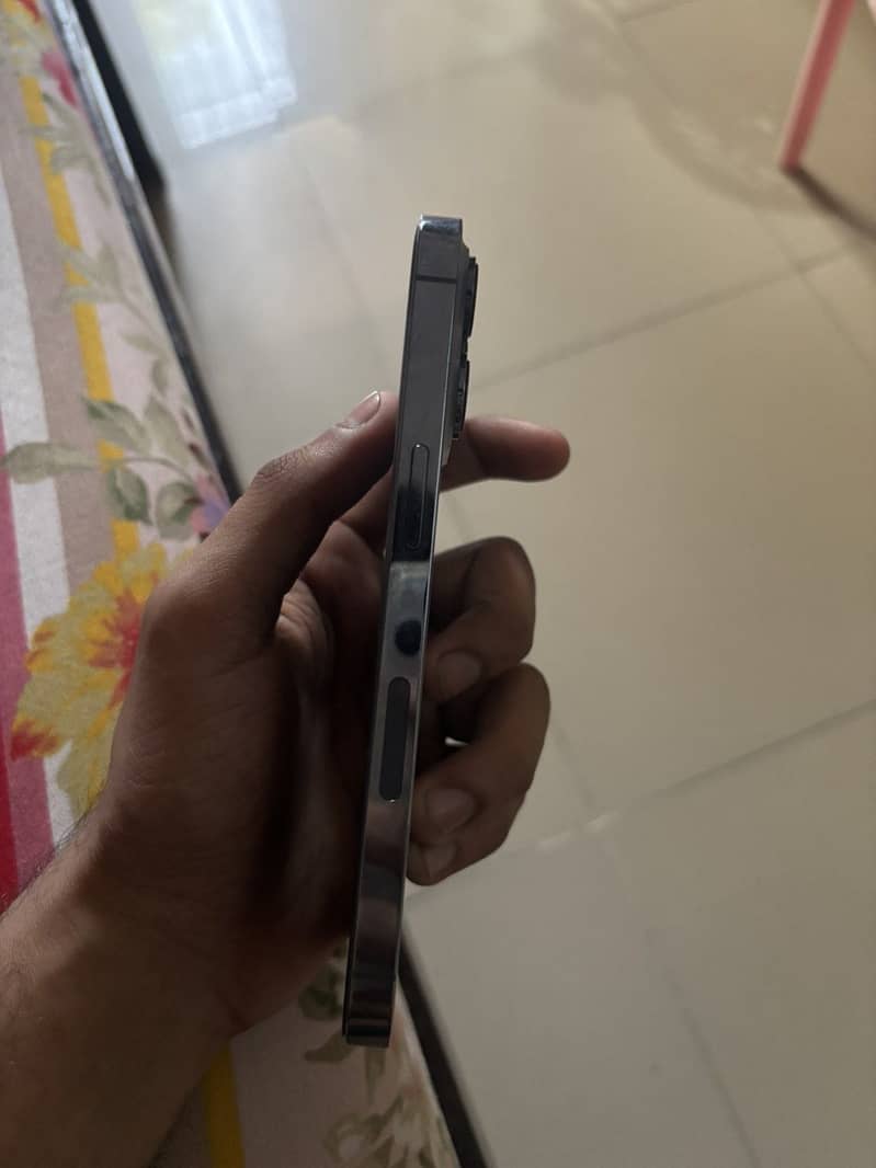 Apple iPhone 13 Pro 1