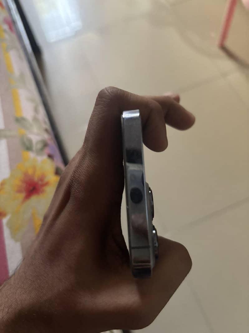 Apple iPhone 13 Pro 2