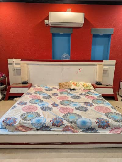 King Size Unique Bed For an Urgent Sale