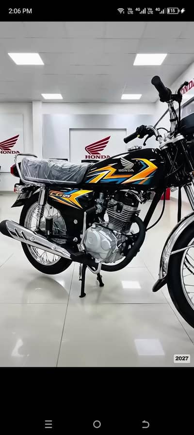 Honda 125 for sale 27 model ka sticker abi 6 dn huway hai 0300-9292107