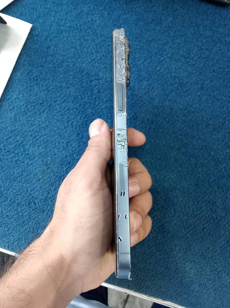 Apple iPhone 13 Pro Max 2