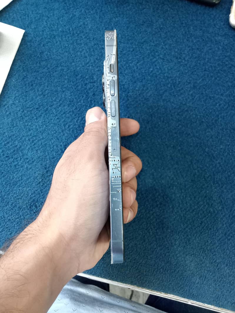 Apple iPhone 13 Pro Max 3