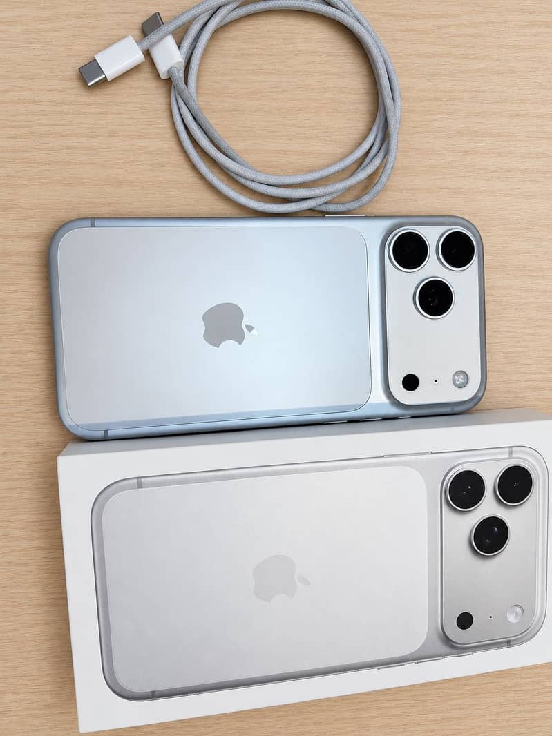 Apple iPhone 17 Pro Max 1