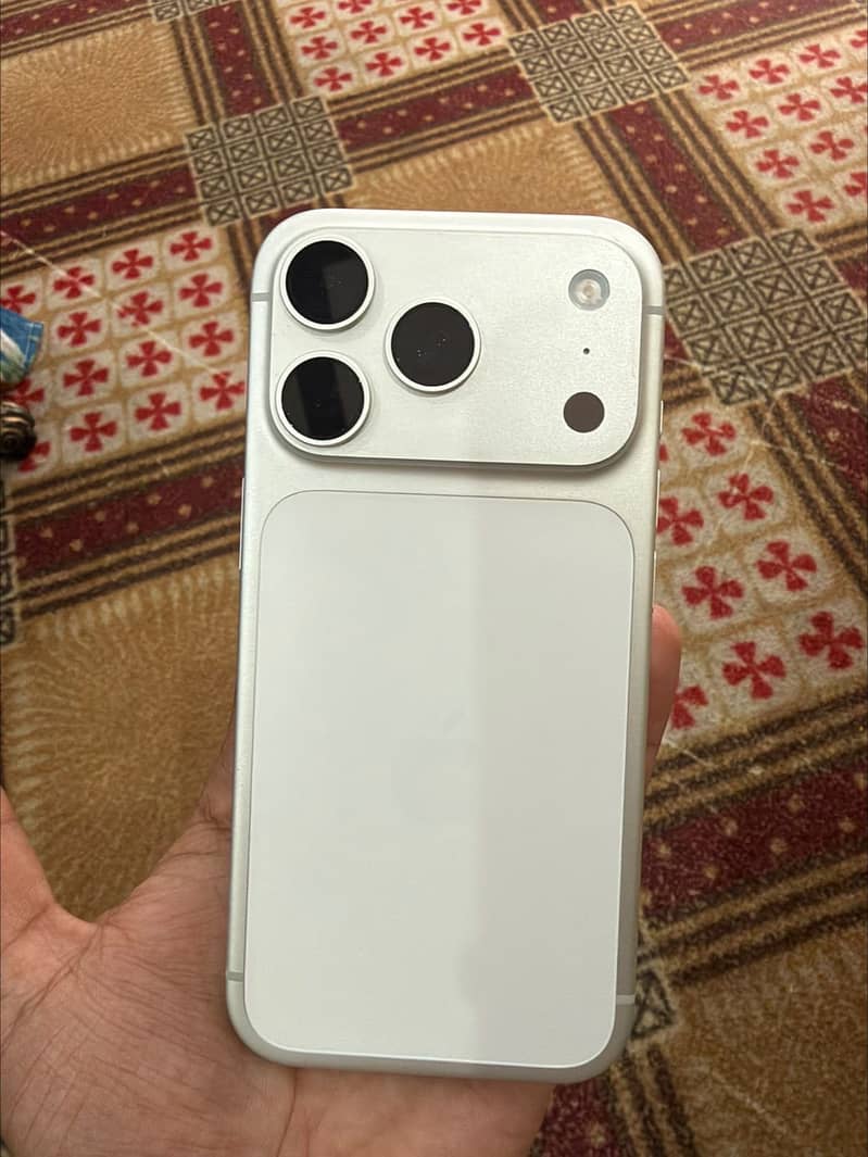 Apple iPhone 17 Pro Max 3