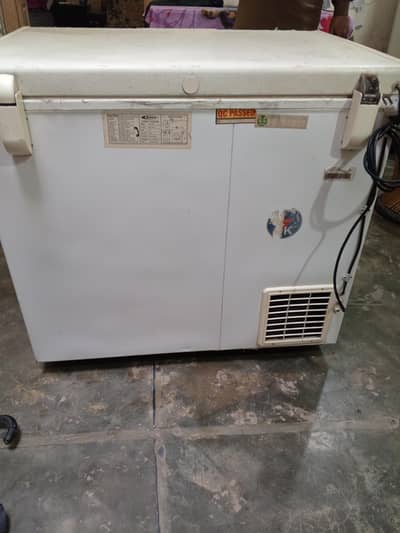 Freezer Waves for Sale |10/10 Condition| Excellent Cooling.