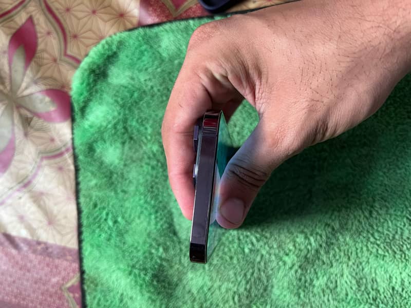 Apple iPhone 14 Pro Max 4