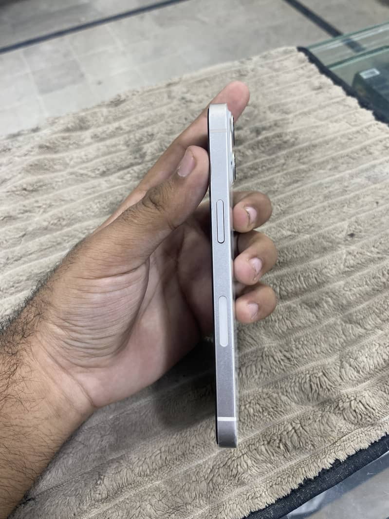 Apple iPhone 13 1