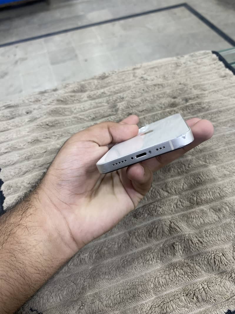 Apple iPhone 13 4