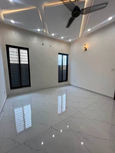 Get This Amazing 1 Kanal Lower Portion Available In Shadab Garden
