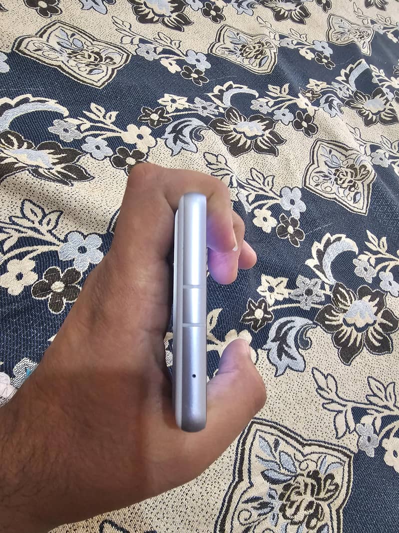 Google Pixel 7a 8/128 3